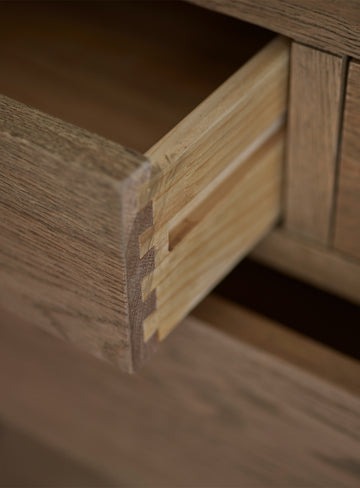 chest of drawers in natural brown finish with 5 spacious drawers