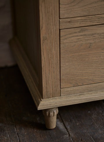 chest of drawers in natural brown finish with 5 spacious drawers