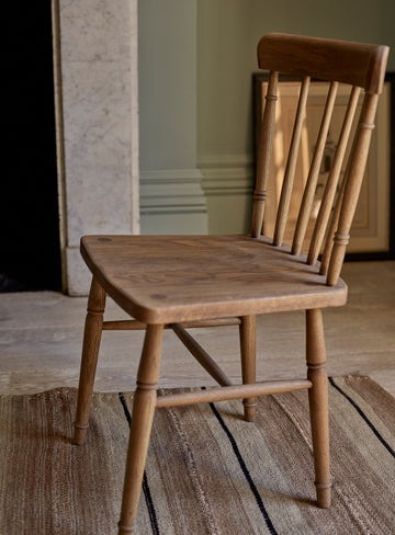 Windsor chair in pine wood, natural brown finish