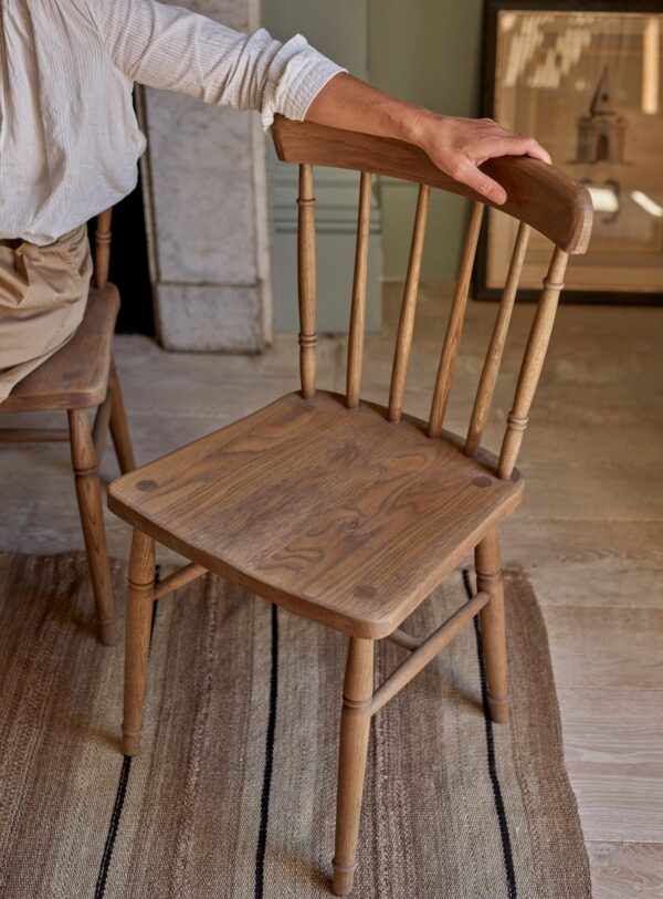 Windsor chair in pine wood, natural brown finish