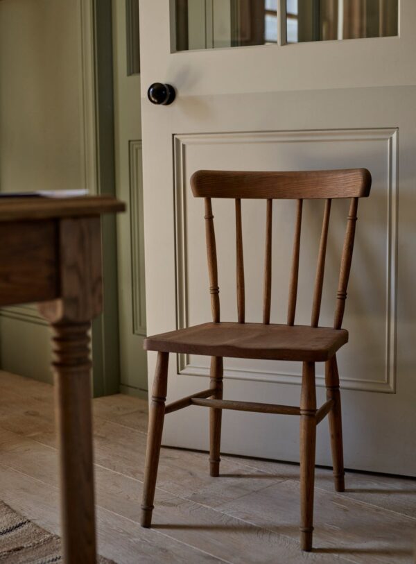 Windsor chair in pine wood, natural brown finish