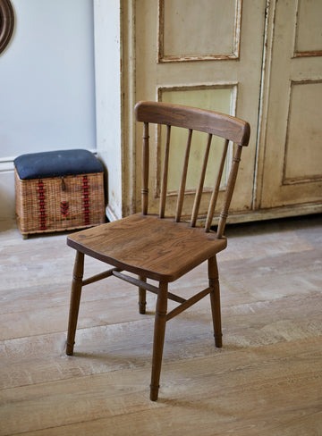Windsor chair in pine wood, natural brown finish