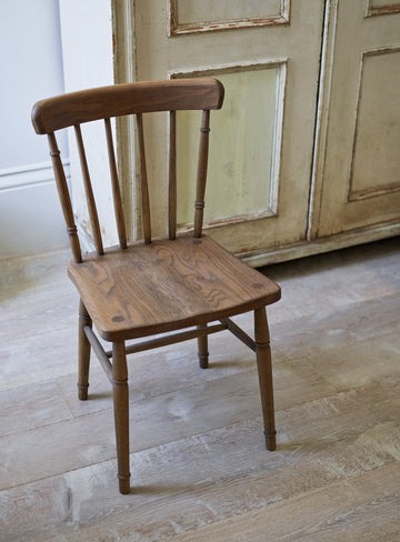 Windsor chair in pine wood, natural brown finish