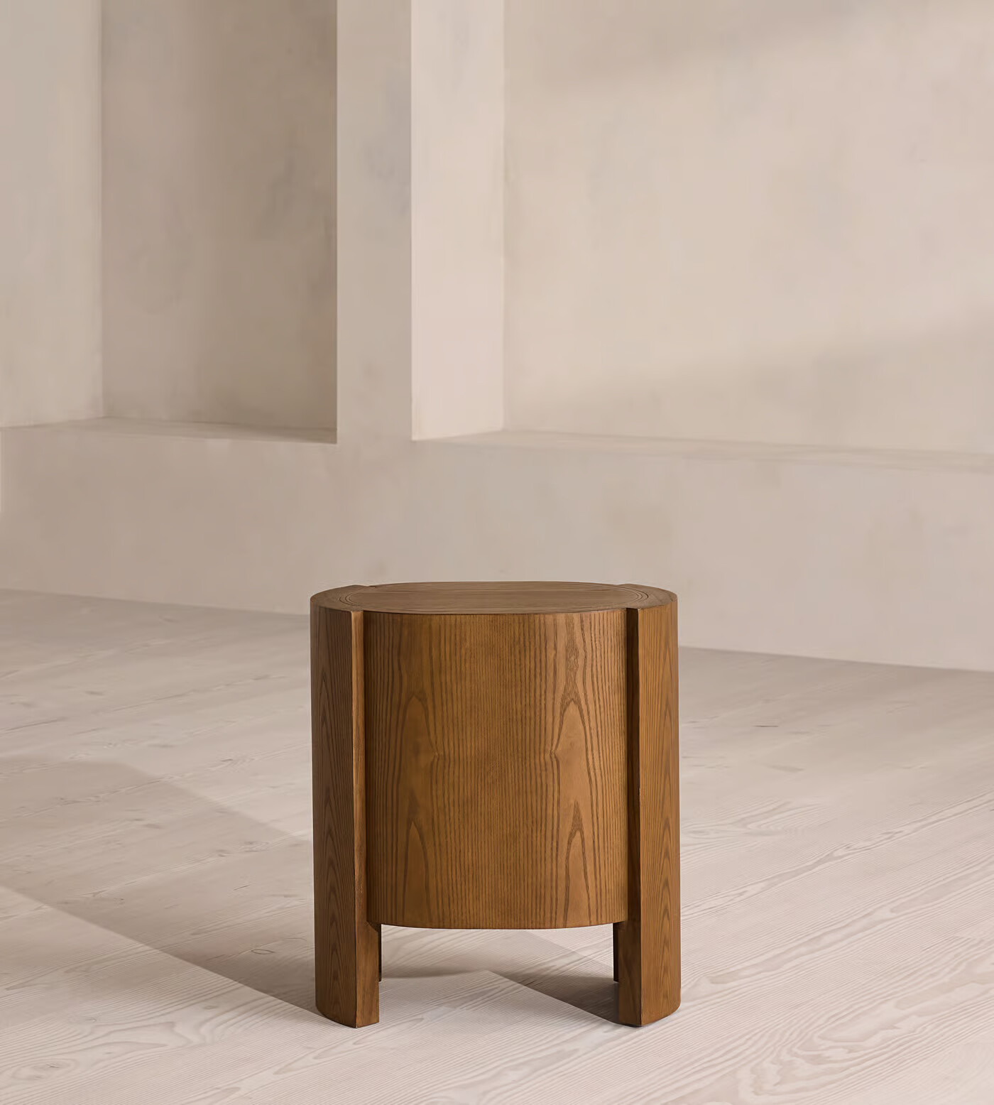 Night stand table with drawer in antique brass finish and pill-shaped grooves Night stand table with drawer in antique brass finish and pill-shaped grooves