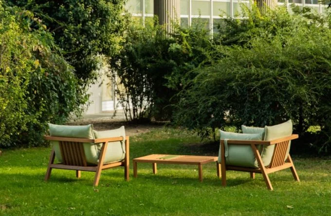 Outdoor sofa set 1+2+3 with coffee table in teak wood finish and removable cushions Outdoor sofa set 1+2+3 with coffee table in teak wood finish and removable cushions