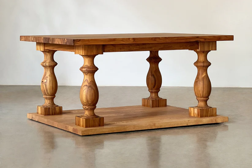 Natural antique coffee table in solid teak wood with natural brown finish Natural antique coffee table in solid teak wood with natural brown finish