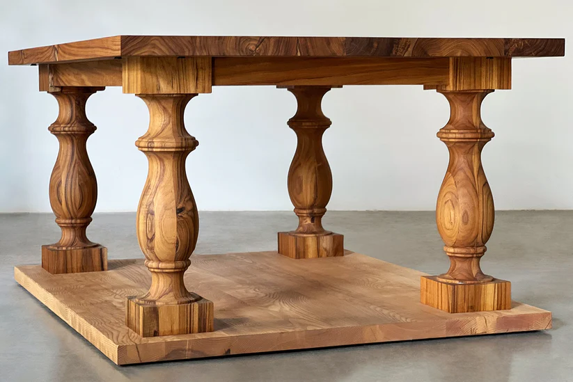 Natural antique coffee table in solid teak wood with natural brown finish Natural antique coffee table in solid teak wood with natural brown finish