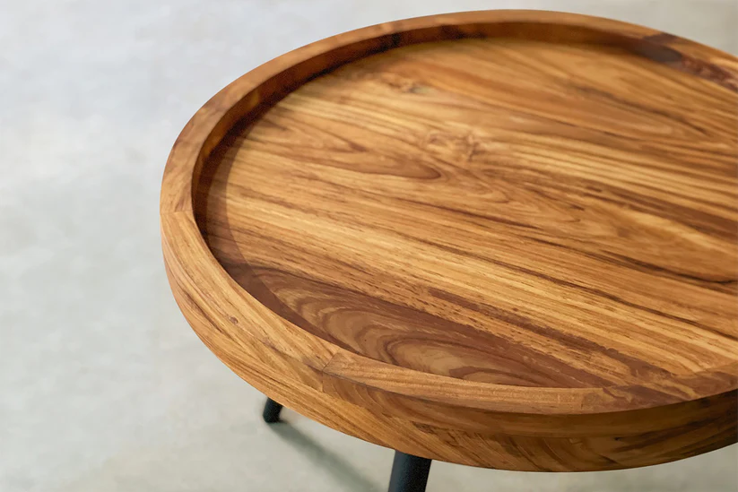 Round coffee table in teak wood with natural brown top and black legs Round coffee table in teak wood with natural brown top and black legs