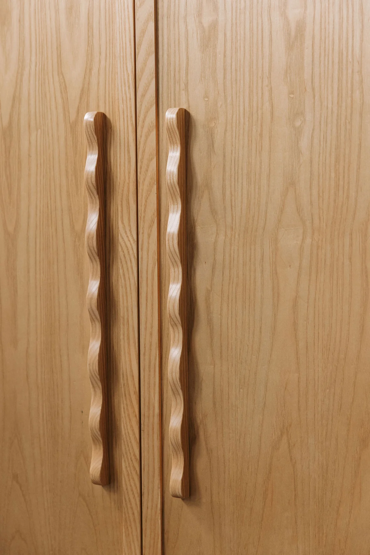 Minimalistic wardrobe in teak wood with natural finish