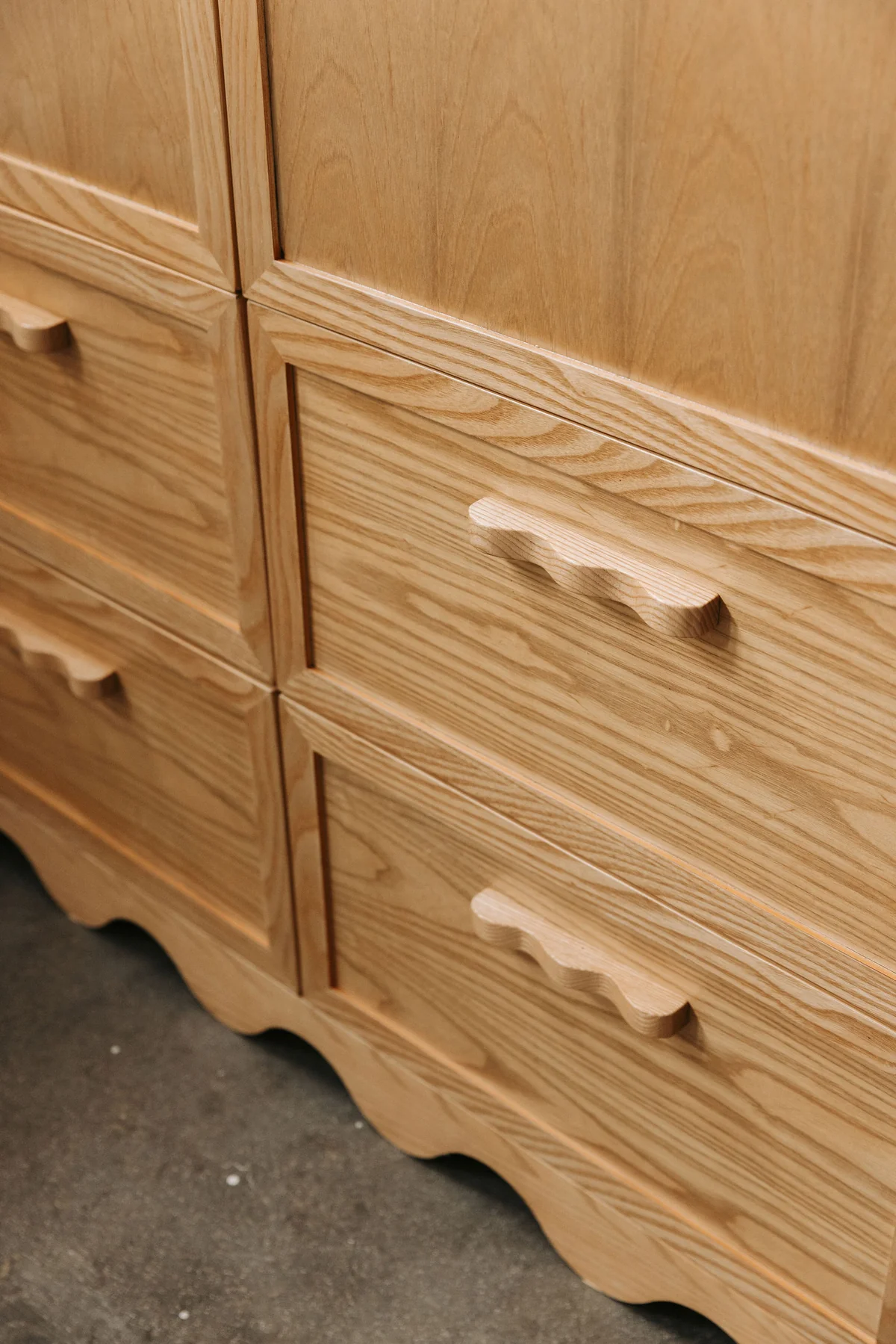 Minimalistic wardrobe in teak wood with natural finish