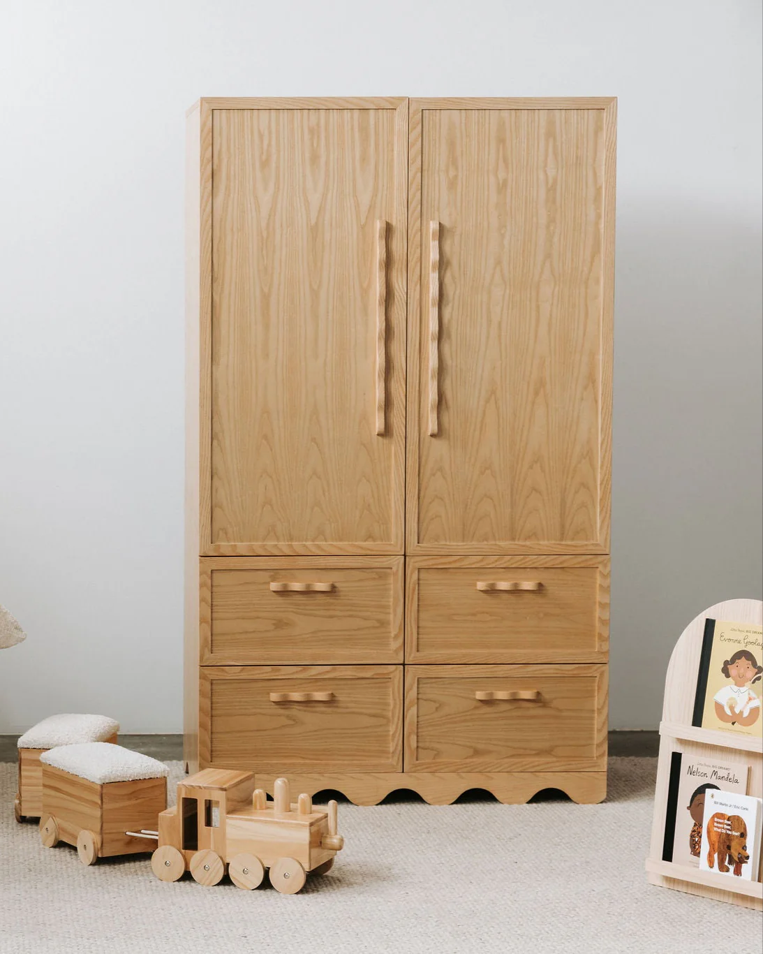 Minimalistic wardrobe in teak wood with natural finish