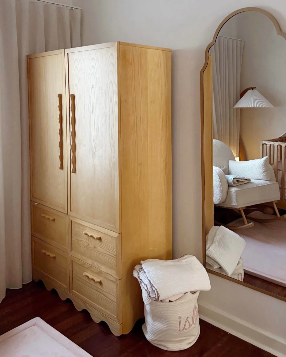 Minimalistic wardrobe in teak wood with natural finish