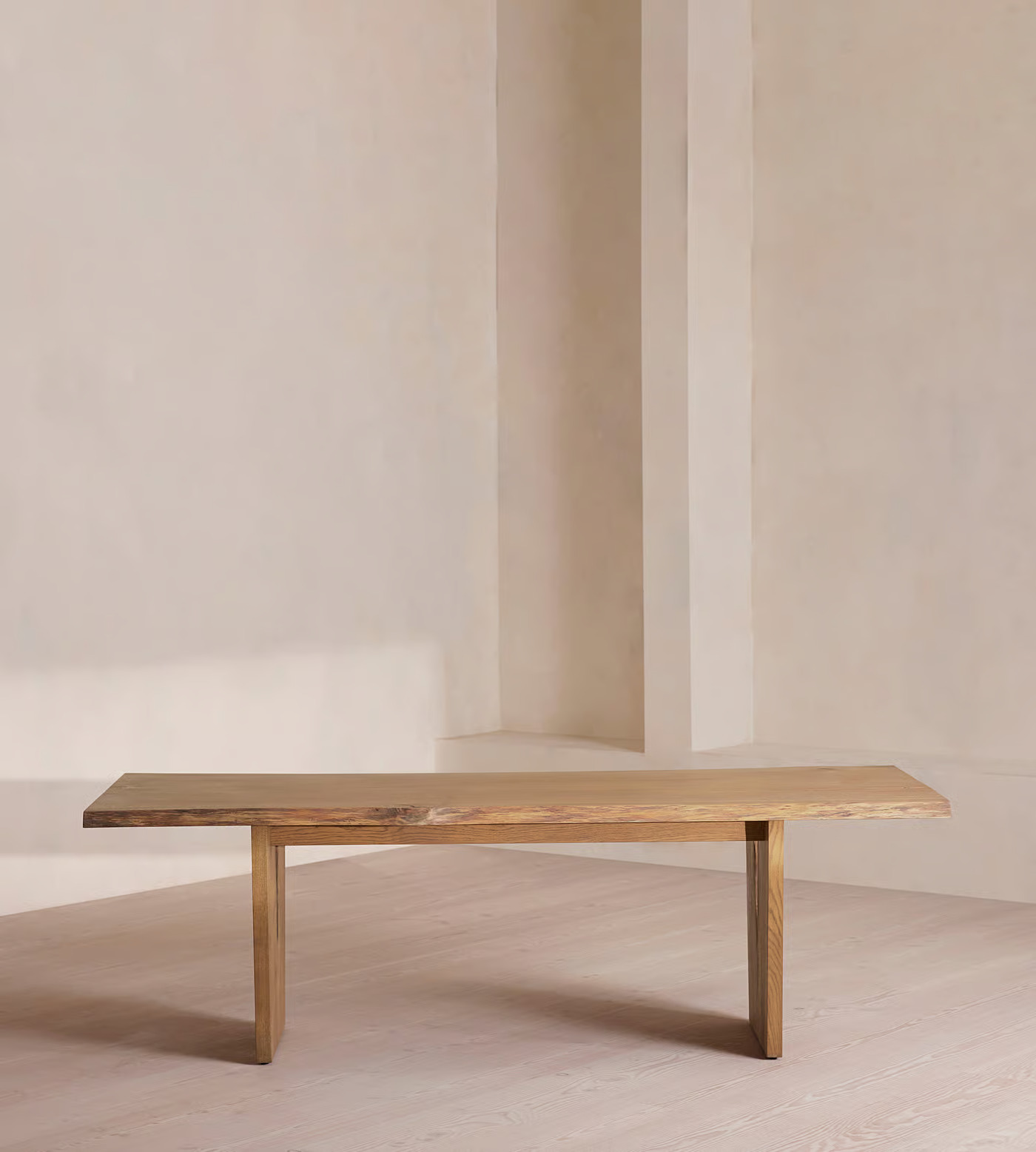 Rectangular dining table in teak wood with natural finish