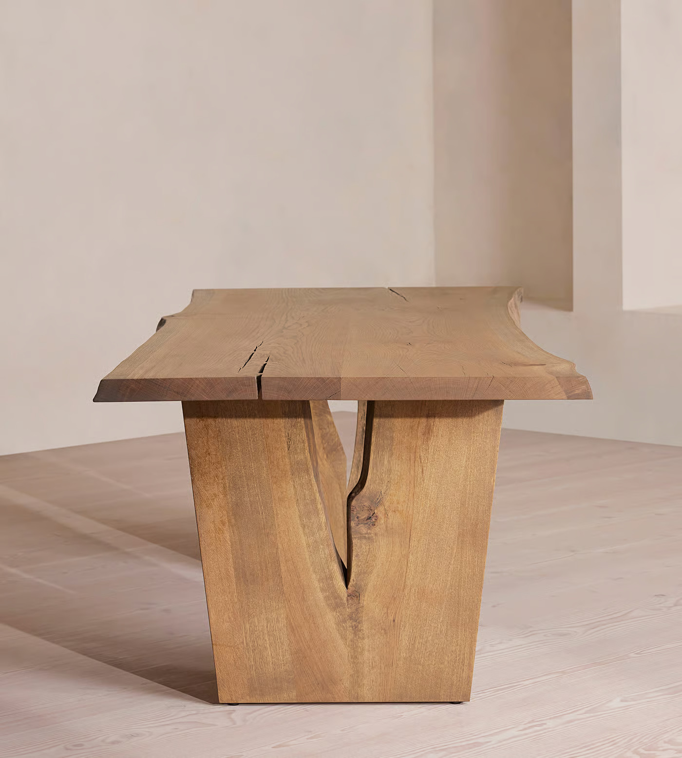 Rectangular dining table in teak wood with natural finish