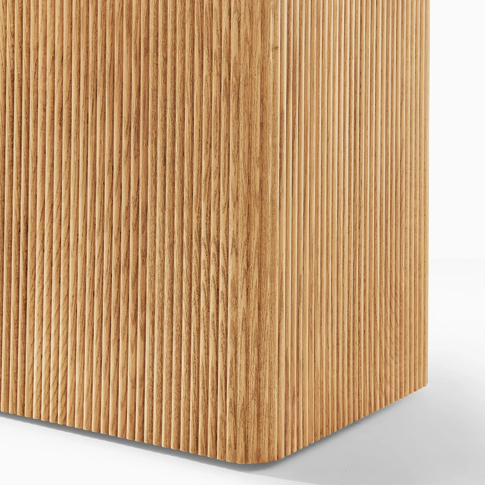 Premium dining table in teak wood with natural finish Premium dining table in teak wood with natural finish