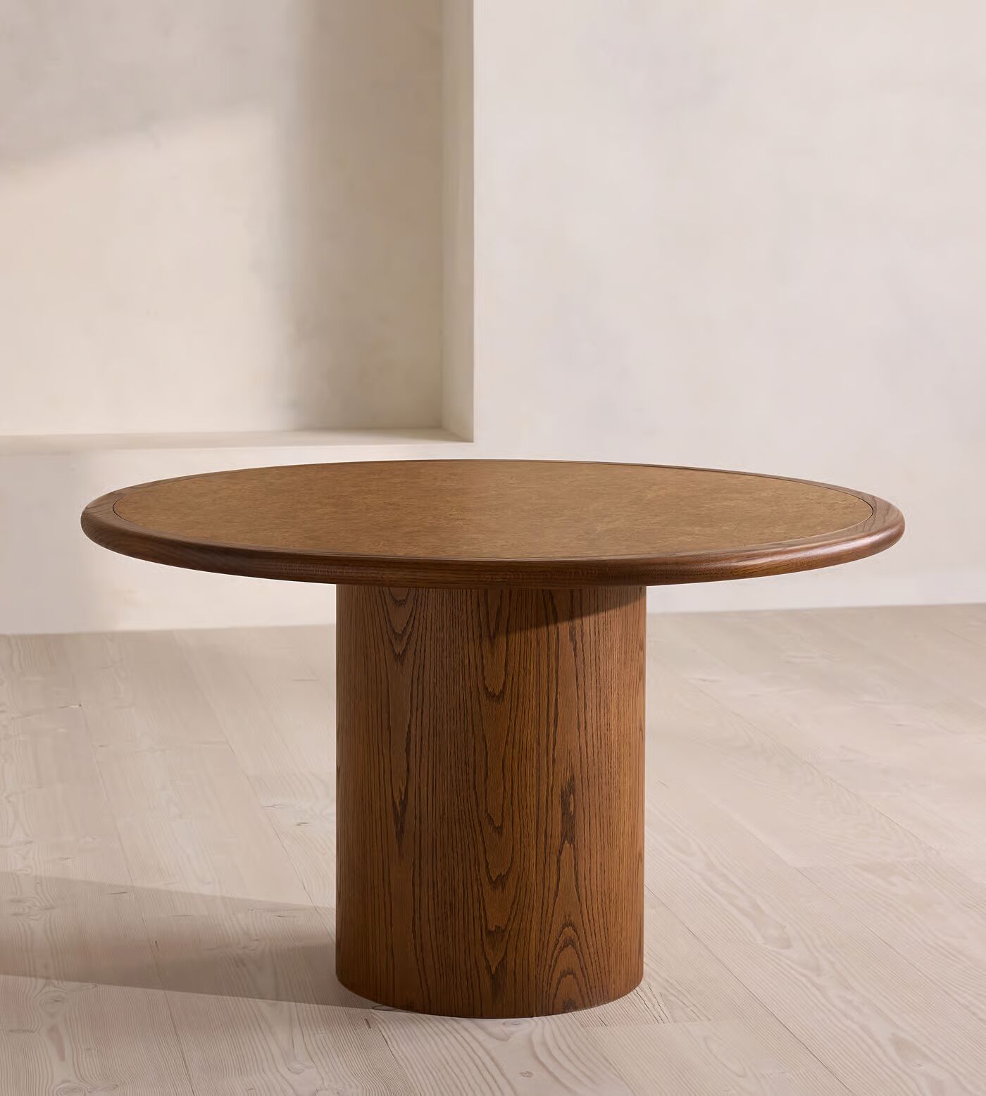 Round dining table in teak wood with brown finish