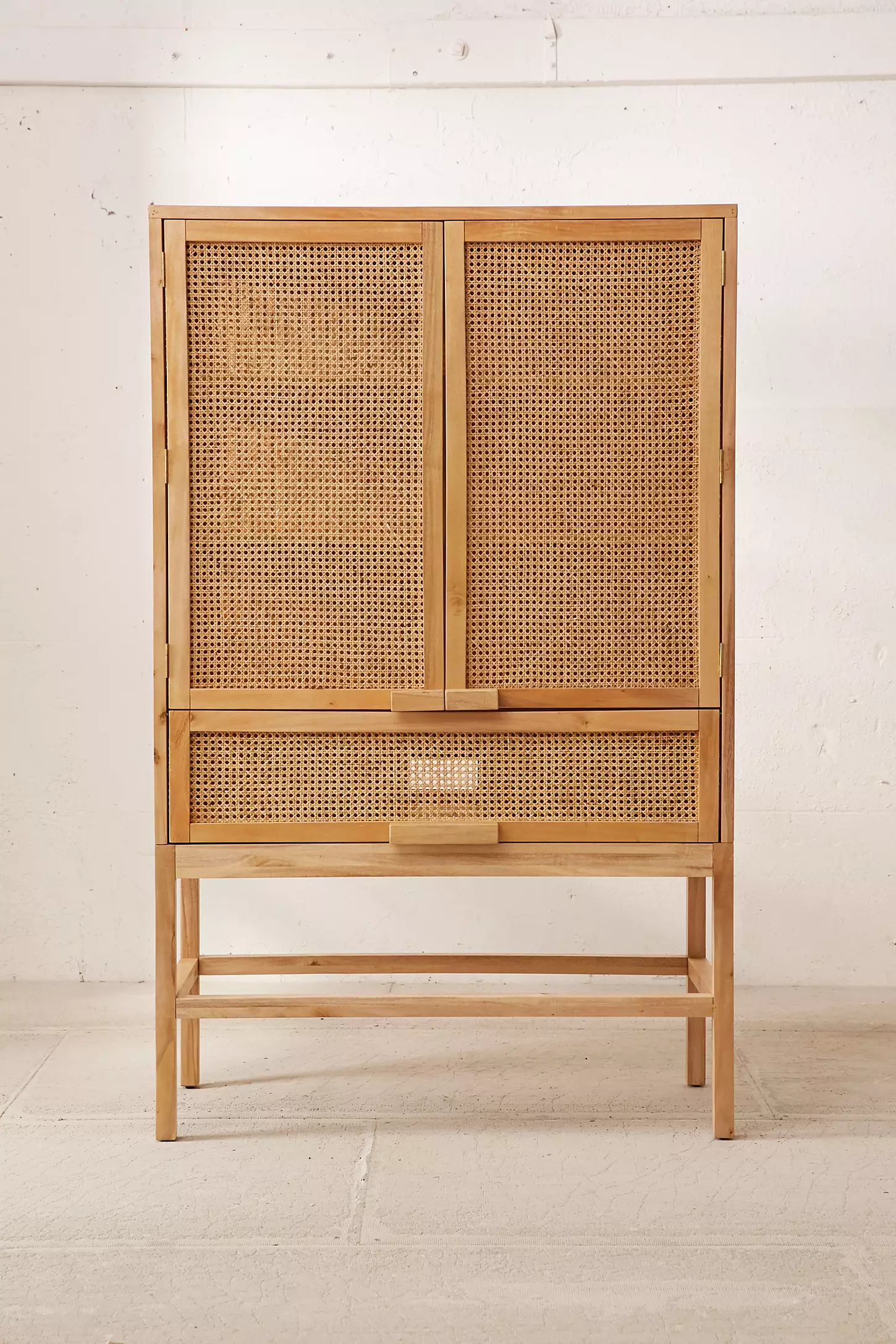 Minicane wooden wardrobe in teak wood with natural finish