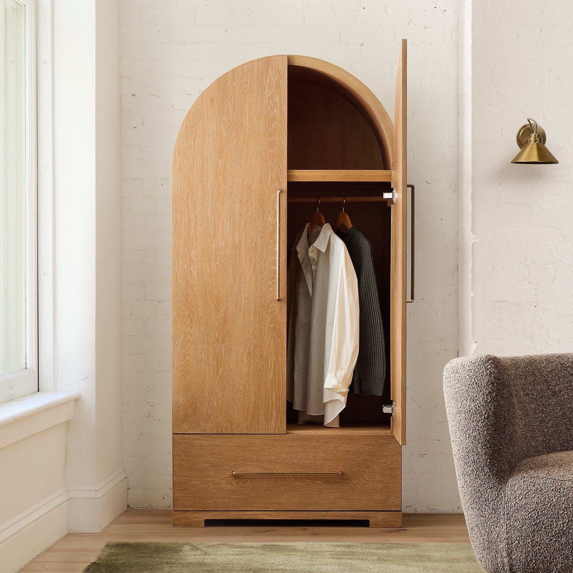 Arched wardrobe in teak wood with natural finish