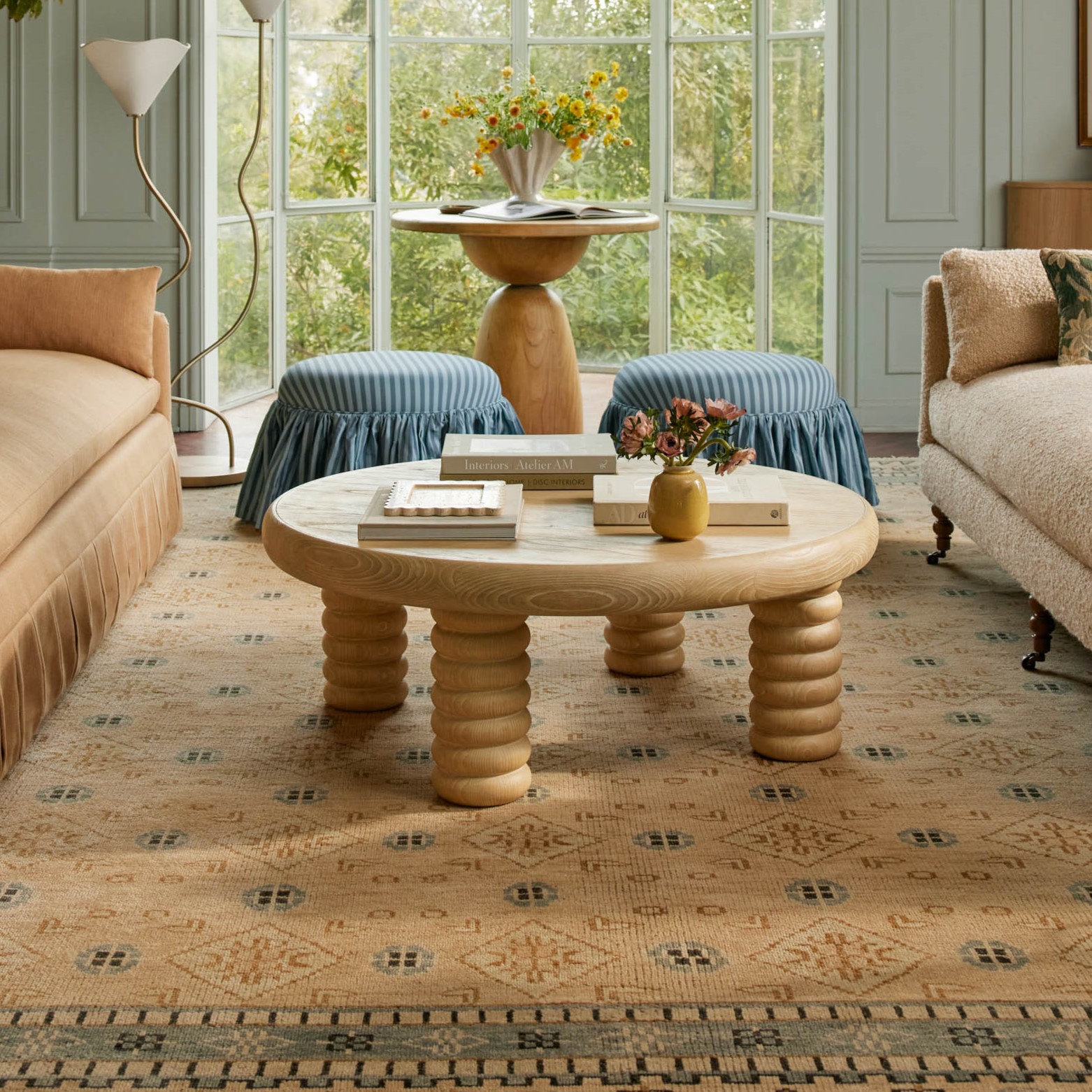 Amber coffee table in teak wood with natural finish