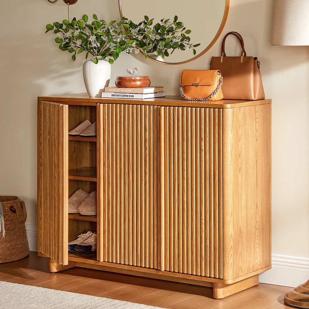 Wooden shoe storage in teak wood with upholstered top