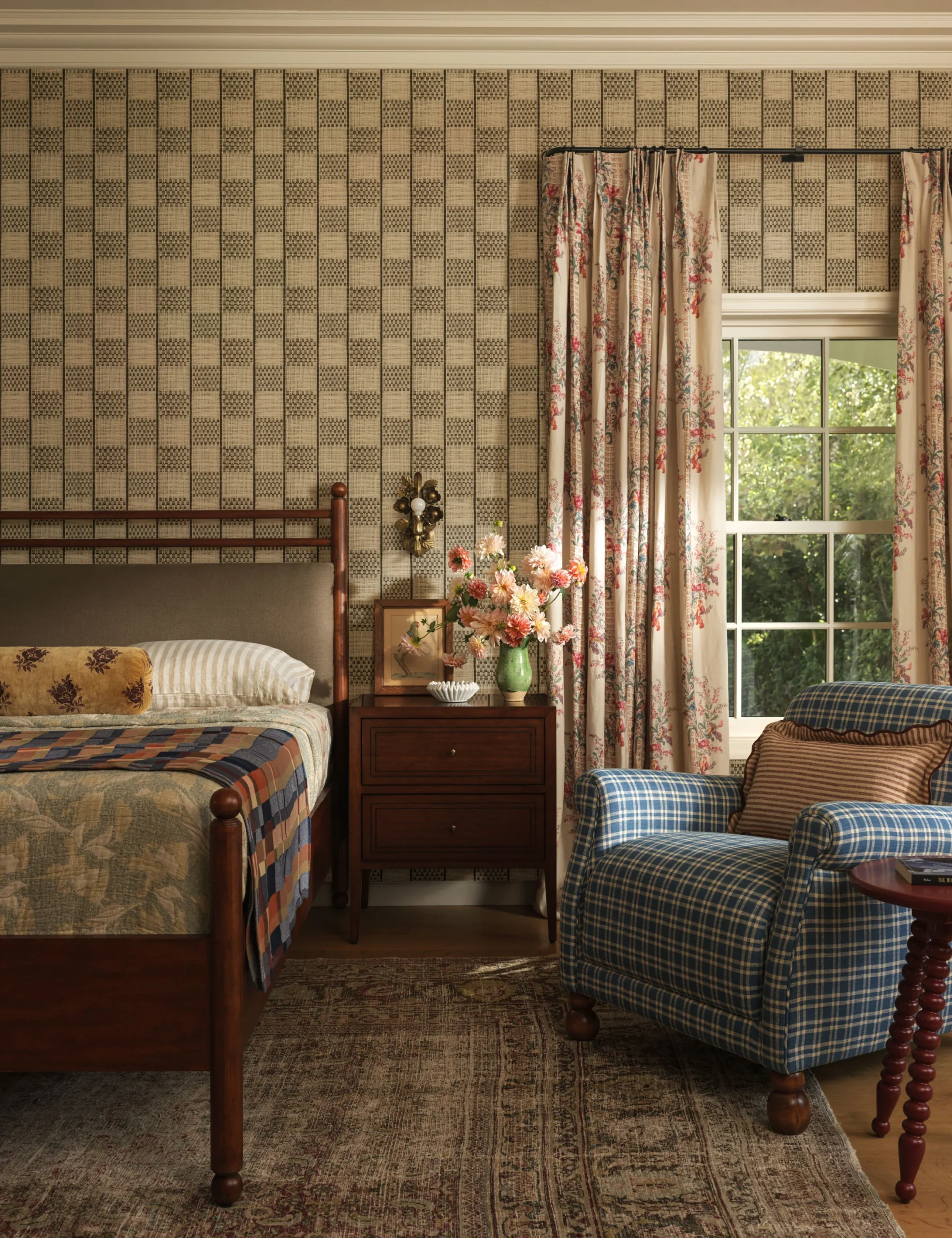 Ridge bed in teak wood with upholstered headboard