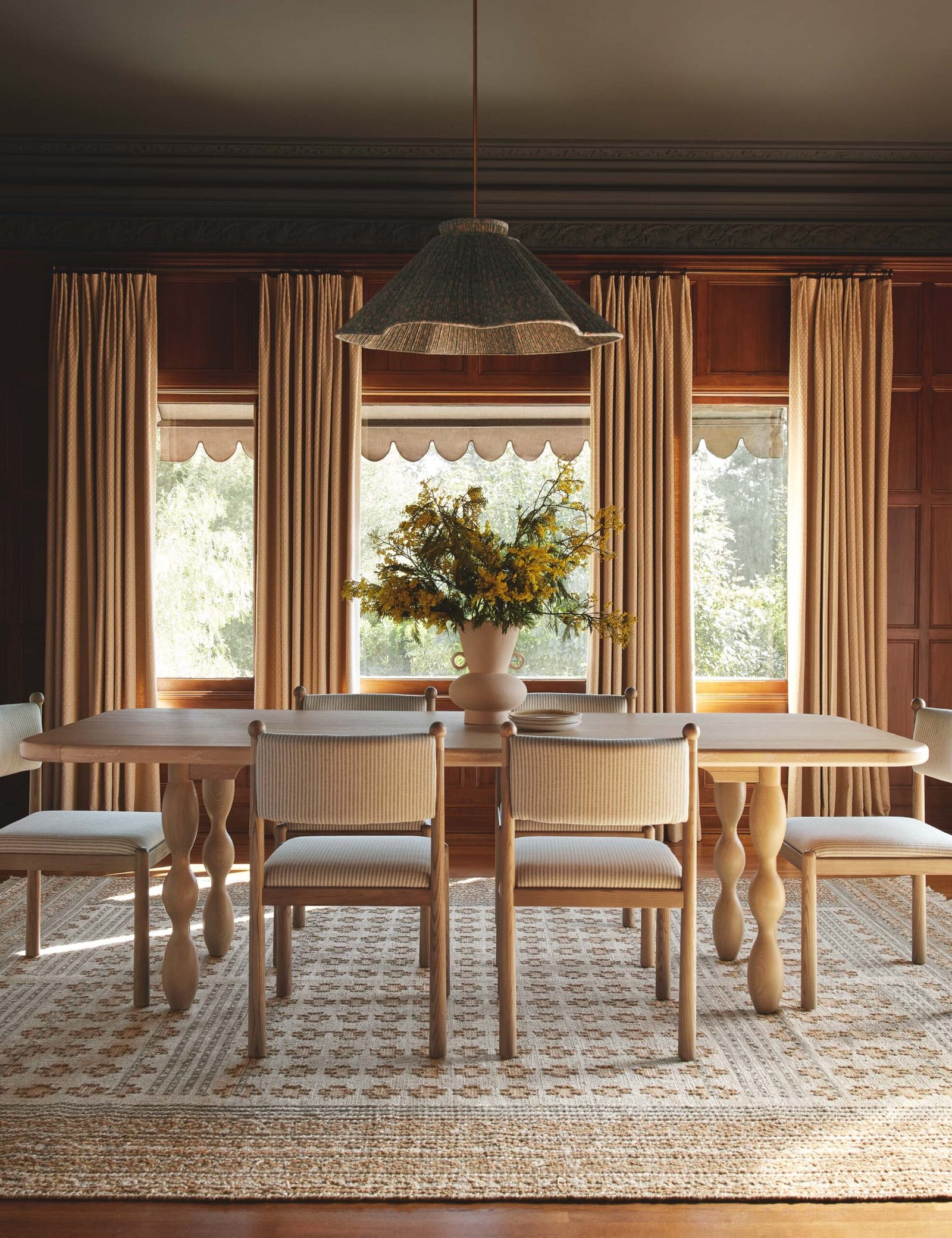 Oren dining set in teak wood with natural finish Oren dining set in teak wood with natural finish