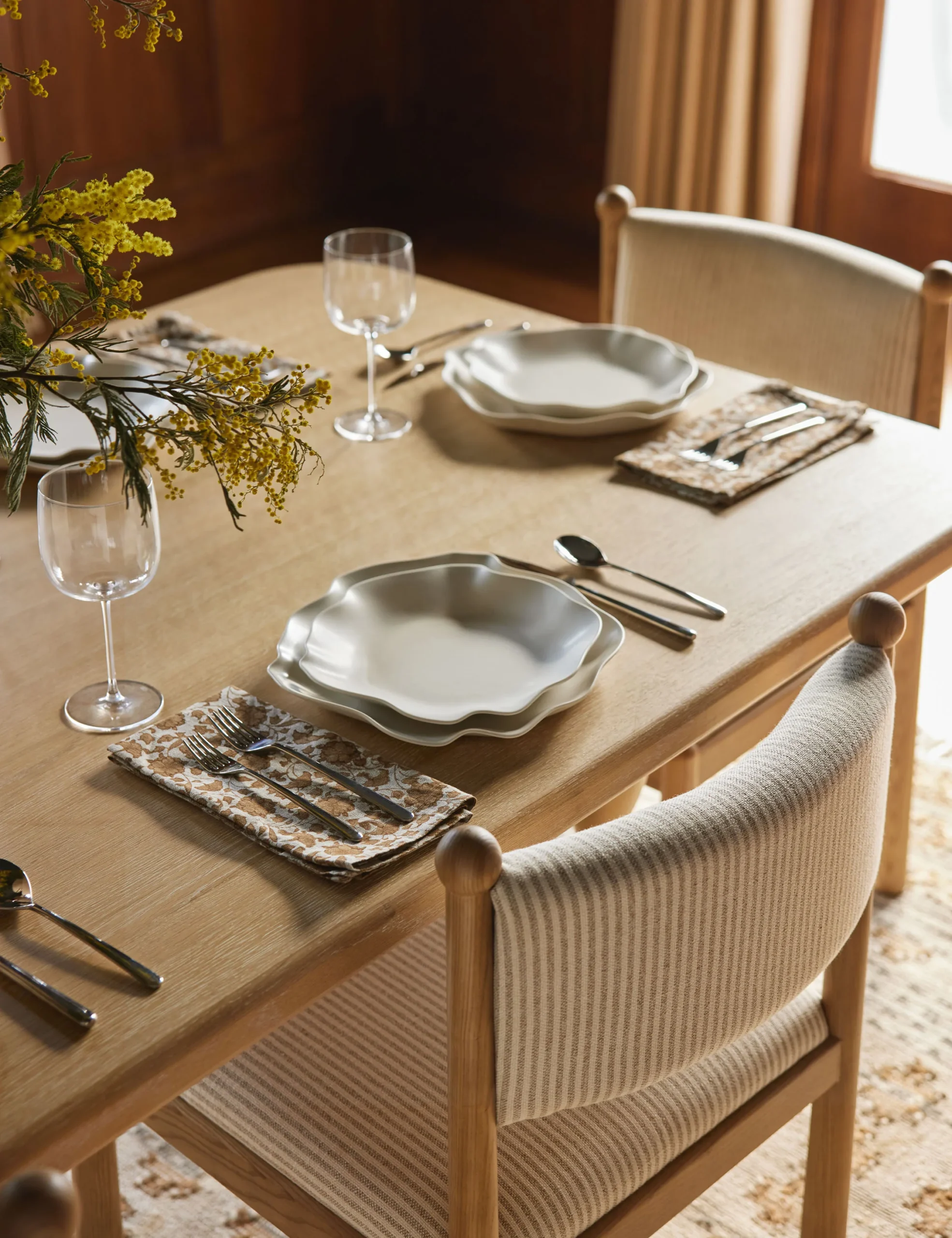 Oren dining set in teak wood with natural finish Oren dining set in teak wood with natural finish