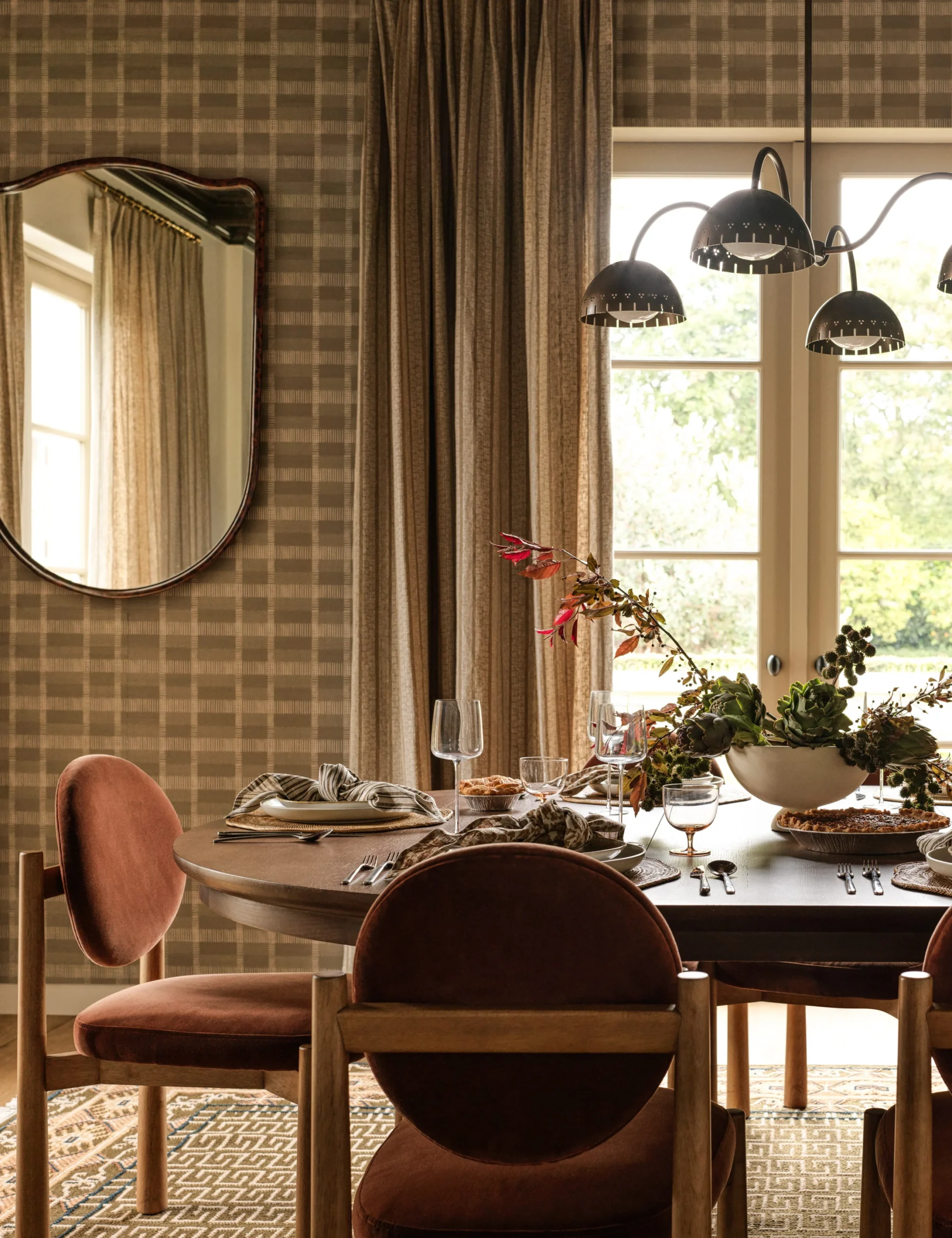 Soren dining set in teak wood with natural brown finish