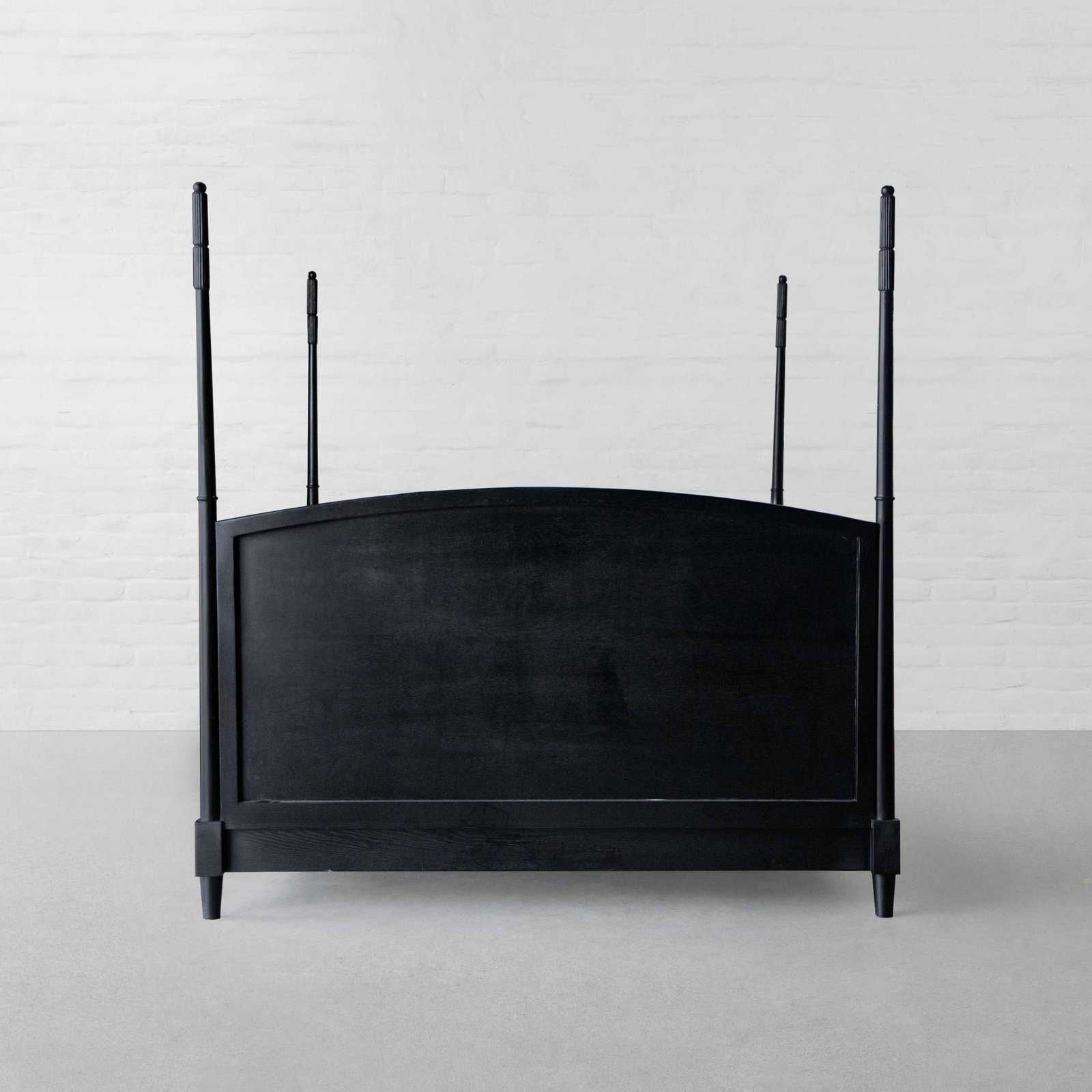Poster wooden bed in teak wood with natural black finish